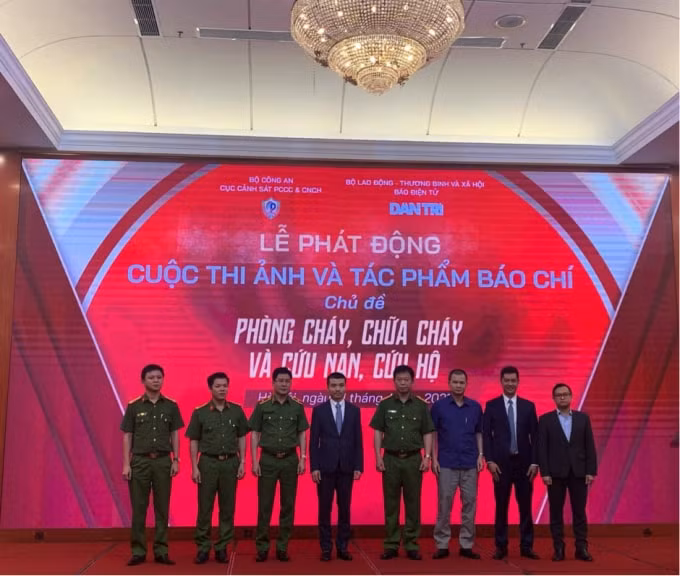Buổi lễ diễn ra với sự góp mặt của nhiều đại diện lãnh đạo của Bộ Lao động, Thyowng binh và xã hội, Bộ Công an, Cục Cảnh sát PCCC và CNCH.