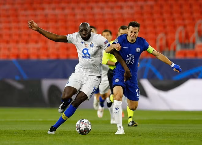 Chelsea chủ động chơi phòng ngự trước Porto nhờ lợi thế dẫn bàn ở lượt đi. Ảnh: Reuters
