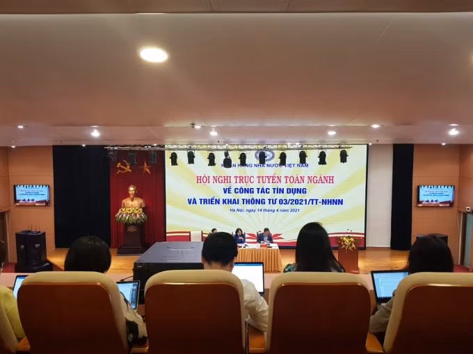 Hội nghị trực tuyến triển khai công tác tín dụng năm 2021 của ngành Ngân hàng tổ chức sáng 14/4. Ảnh KL.