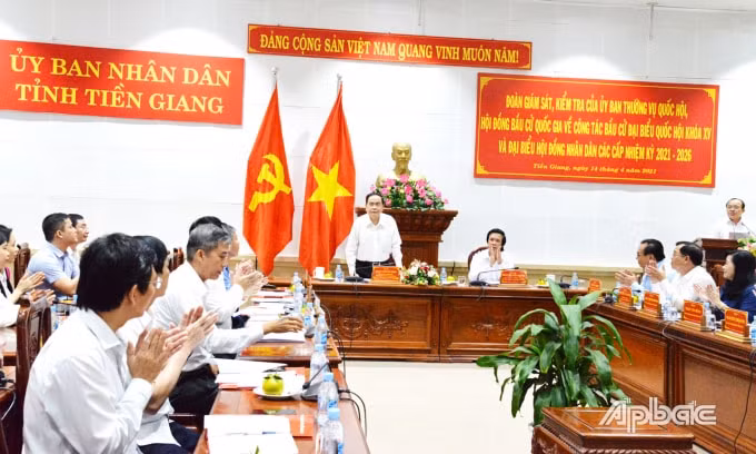 Quang cảnh buổi làm việc.