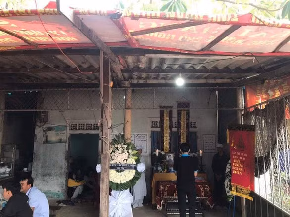 Hoàn cảnh của gia đình hai em rất khó khăn. (Ảnh: tuoitre)