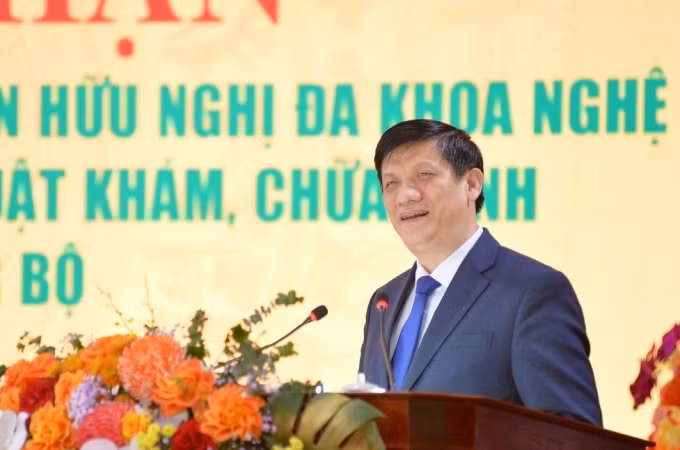 Bộ trưởng Bộ Y tế Nguyễn Thanh Long phát biểu giao nhiệm vụ cho Bệnh viện Hữu nghị Đa khoa Nghệ An.