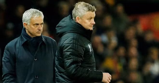 Mourinho (bên trái) sẽ tái ngộ Solskjaer trong trận đấu có ý nghĩa rất quan trọng của 2 đội. Ảnh: internet