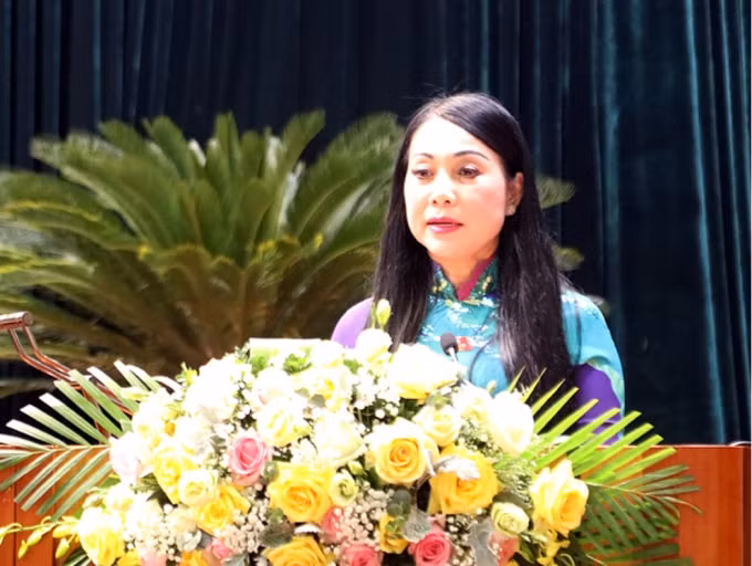 Đồng chí Hoàng Thị Thúy Lan phát biểu khai mạc kỳ họp.