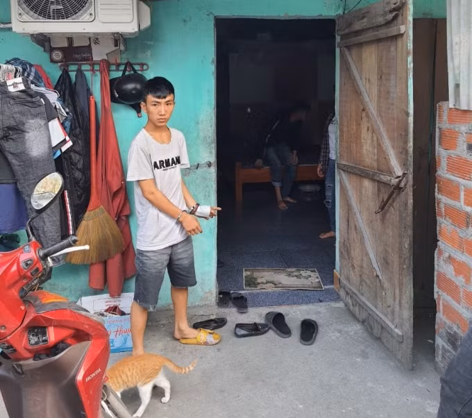 Đối tượng Hoàng bị công an bắt giữ