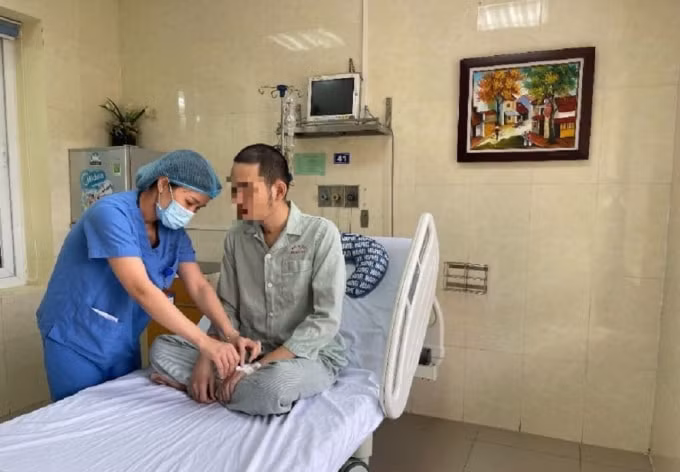 Bệnh nhân N.A.T. sau hơn 1 tháng điều trị đã phục hồi vận động, sức khỏe ổn định (Ảnh: BVCC)