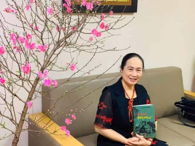 Nhà báo Tuyết Nhung