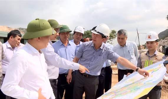 Đoàn công tác của Ủy ban Kinh tế Quốc hội kiểm tra tình hình thực hiện Dự án xây dựng tuyến đường cao tốc Bắc - Nam tại Ninh Bình