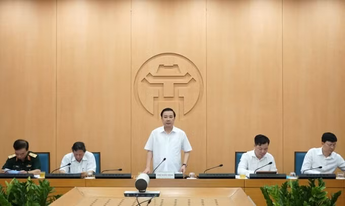 Phó Chủ tịch UBND thành phố Hà Nội Chử Xuân Dũng, Trưởng Ban Chỉ đạo phòng, chống dịch Covid-19 thành phố Hà Nội phát biểu tại phiên họp