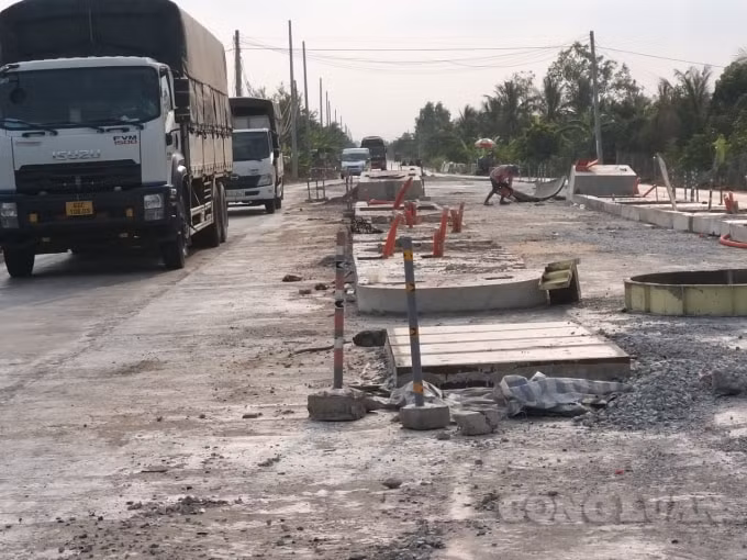 Chủ đầu tư đang gấp rút xây dựng trạm mới trên tuyến tránh Cai Lậy để kịp thu phí đầu tháng 5/2021.