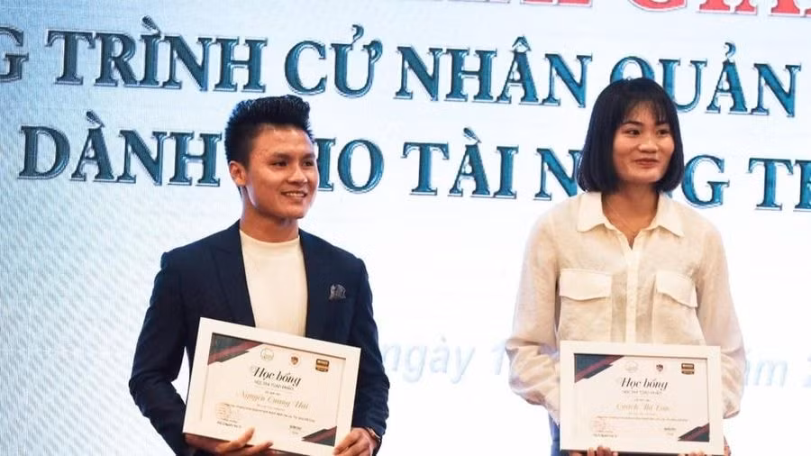 Quang Hải nhận học bổng toàn phần. Ảnh: internet
