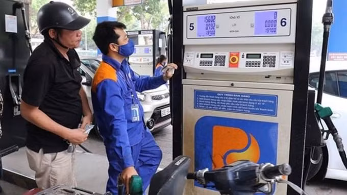 Giá xăng giảm nhẹ trong kỳ điều chỉnh 12/4.