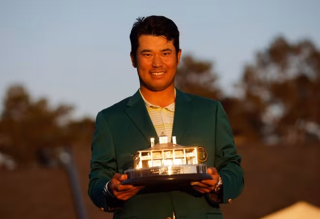 Hideki ăn mừng danh hiệu The Masters. Ảnh: Getty Images