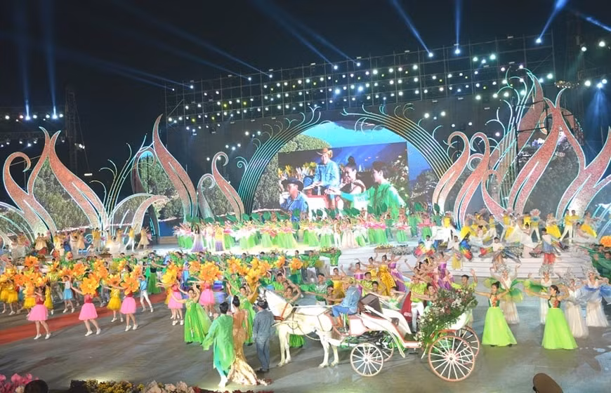 festival hoa da lat dien ra suot mot thang co pho ruou vang hoi co hong langbiang hinh 1