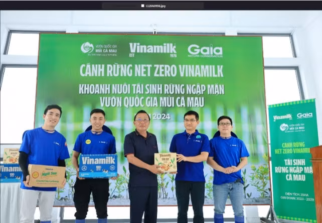 vinamilk tich cuc thuc hien du an cach rung netzero huong den trung hoa khi nha kinh hinh 6