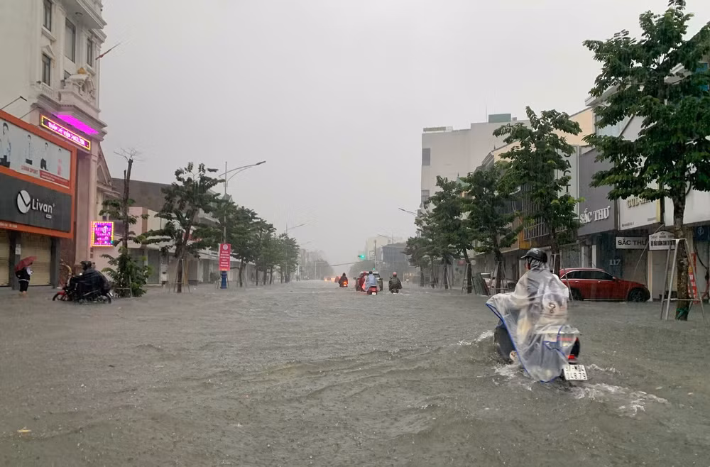 mua trang troi nhieu tuyen duong o tp vinh bi that thu hinh 2