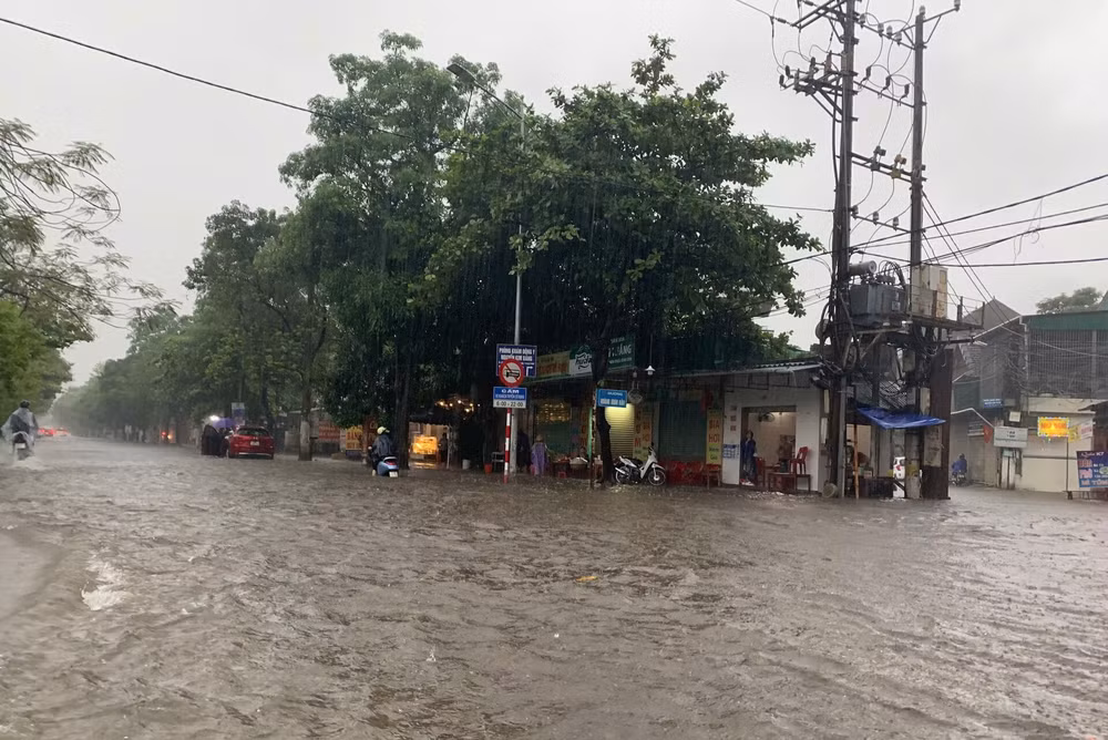 mua trang troi nhieu tuyen duong o tp vinh bi that thu hinh 3