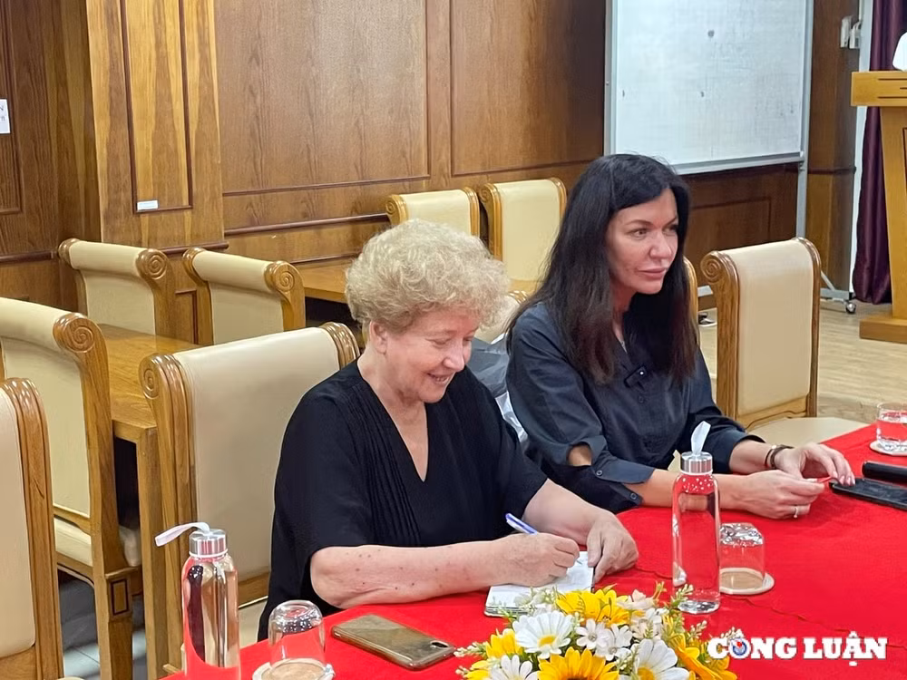 hoi nha bao belarus tham van phong dai dien hoi nha bao viet nam tai tp hcm hinh 2