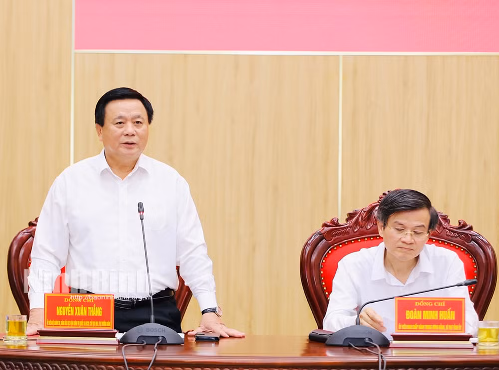 doan kiem tra cua bo chinh tri lam viec voi ban thuong vu tinh uy ninh binh hinh 1