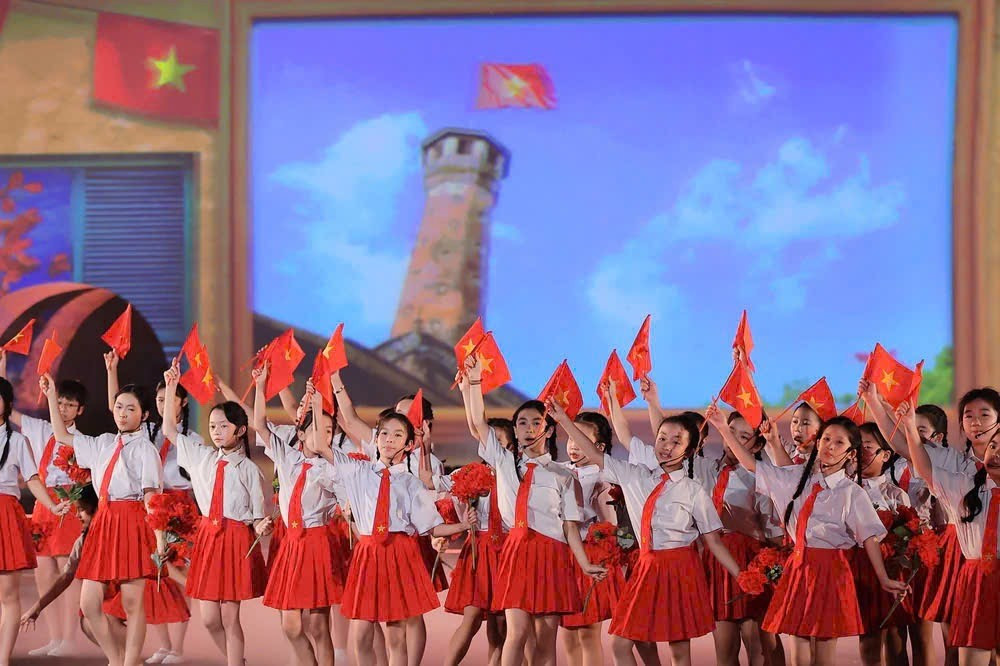 Tiết mục nghệ thuật trong chương “Lời chào từ Việt Nam” tại lễ bế mạc. Ảnh: Phạm Tuấn Anh/TTXVN img-2112.jpg