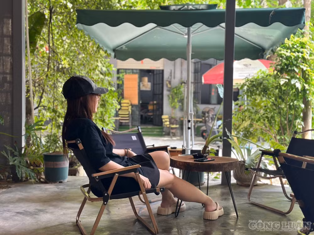 Ngồi quán cà phê nghe nhạc thư giãn trở thành thói quen của nhiều người.