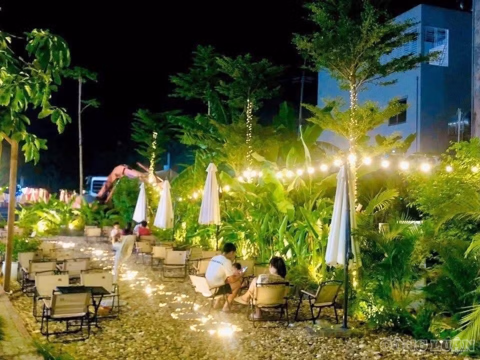 Câu chuyện bản quyền đang tác động trực tiếp đến không gian âm nhạc của nhiều quán cà phê, nơi nhạc Việt ngày càng thưa vắng.