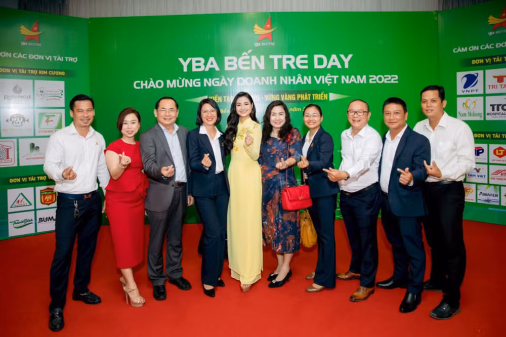 hoa hau nguyen thanh ha vinh du nhan bang khen tu que huong ben tre hinh 3