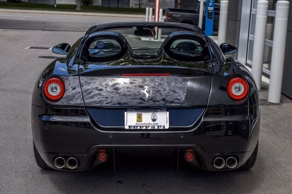ferrari 599 sa aperta duoc ban voi gia gan 1 trieu usd hinh 5