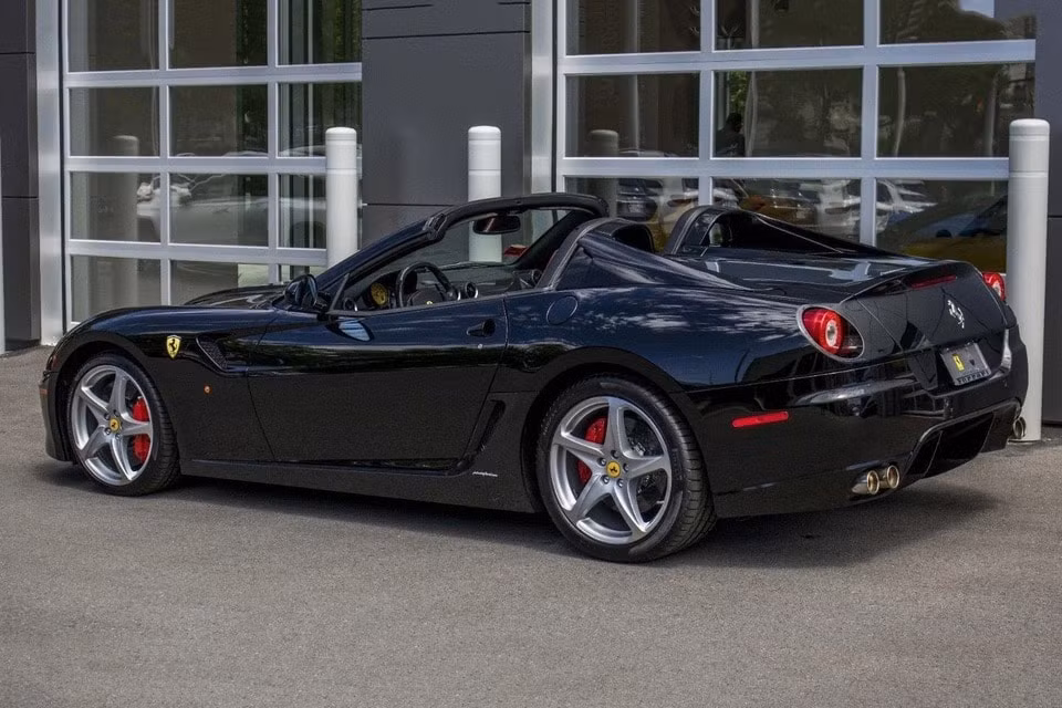 ferrari 599 sa aperta duoc ban voi gia gan 1 trieu usd hinh 4