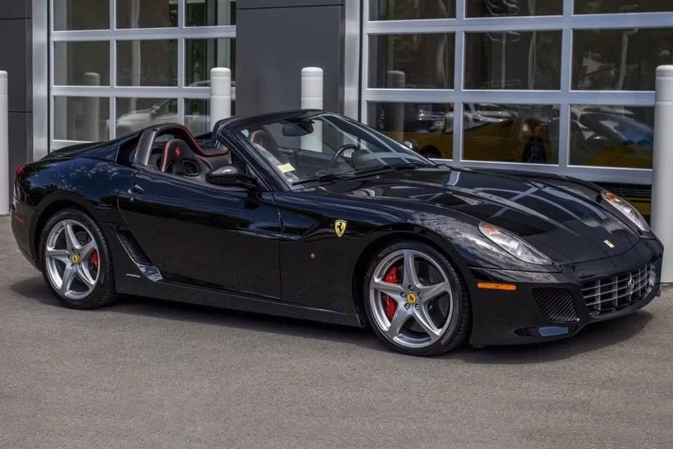 ferrari 599 sa aperta duoc ban voi gia gan 1 trieu usd hinh 1
