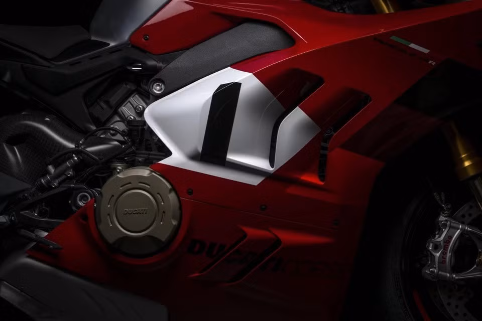 ducati panigale v4 r 2023 co cong suat hon 240 ma luc hinh 6