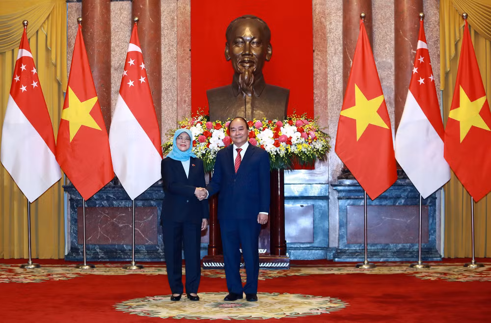 chu tich nuoc nguyen xuan phuc chu tri le don tong thong cong hoa singapore halimah yacob hinh 2