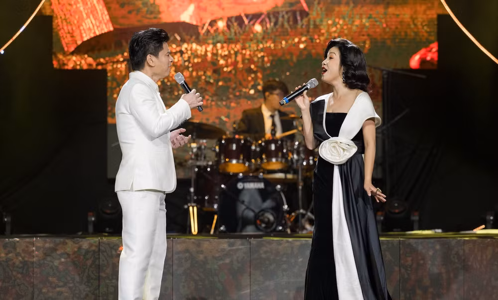 my linh hong nhung thanh lam hoi tu va bung no trong dem nhac chuyen cua mua thu hinh 8