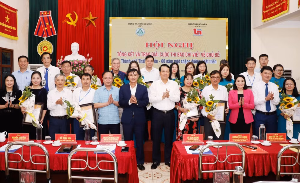 hon 120 tac pham du thi bao chi ve chu de tp thai nguyen 60 nam mot chang duong phat trien hinh 1