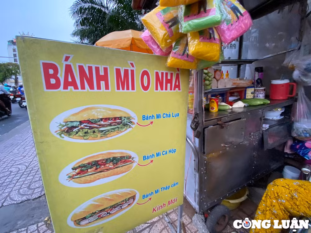 cu ba 80 tuoi va cau chuyen xuc dong ve banh mi 0 nha hinh 5