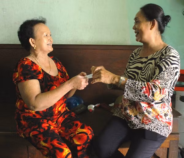 ubnd cac tinh tp co giai phap tang cuong cap the bhyt cho nguoi cao tuoi nguoi khuyet tat hinh 1