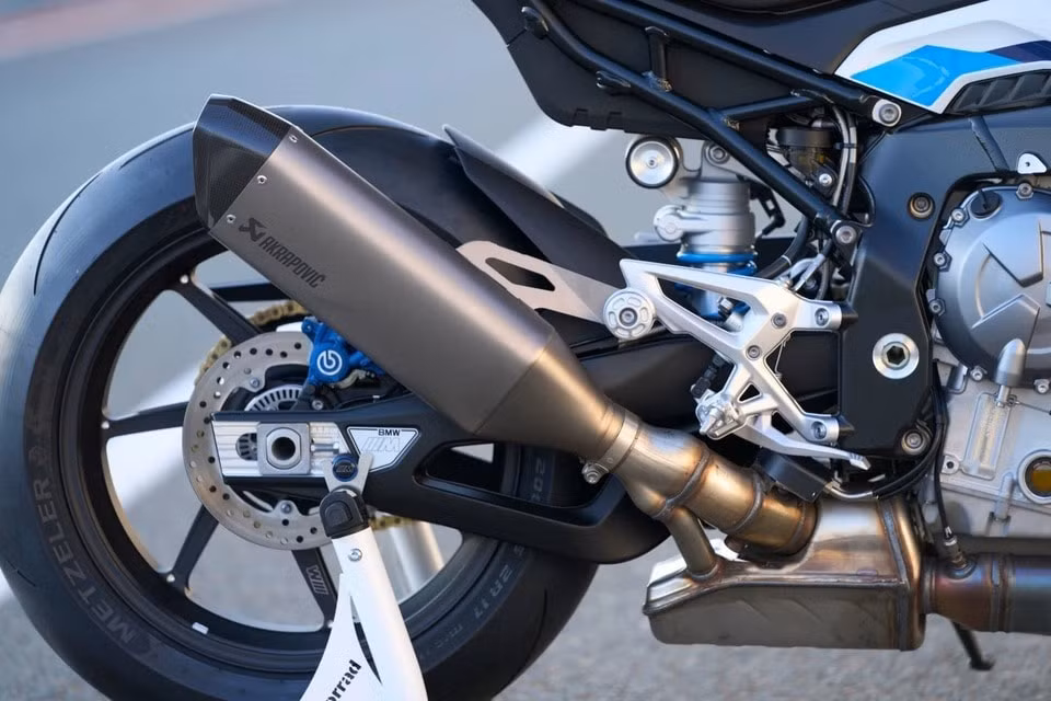 bmw m 1000 r ra mat so huu suc manh hon 200 ma luc hinh 5