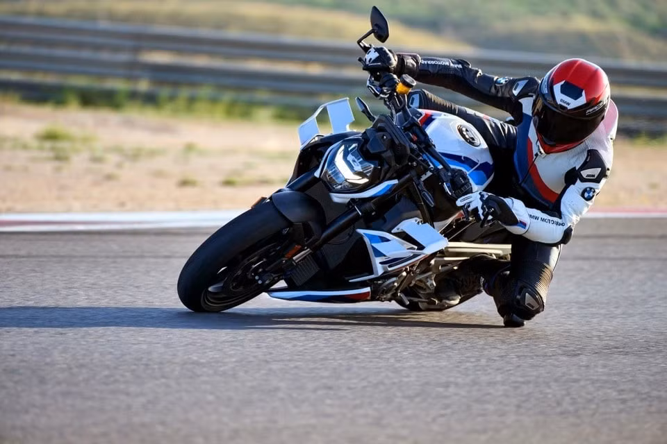 bmw m 1000 r ra mat so huu suc manh hon 200 ma luc hinh 6