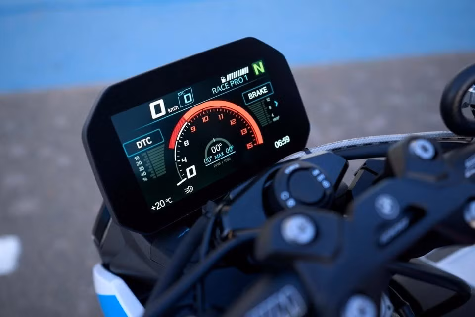 bmw m 1000 r ra mat so huu suc manh hon 200 ma luc hinh 3