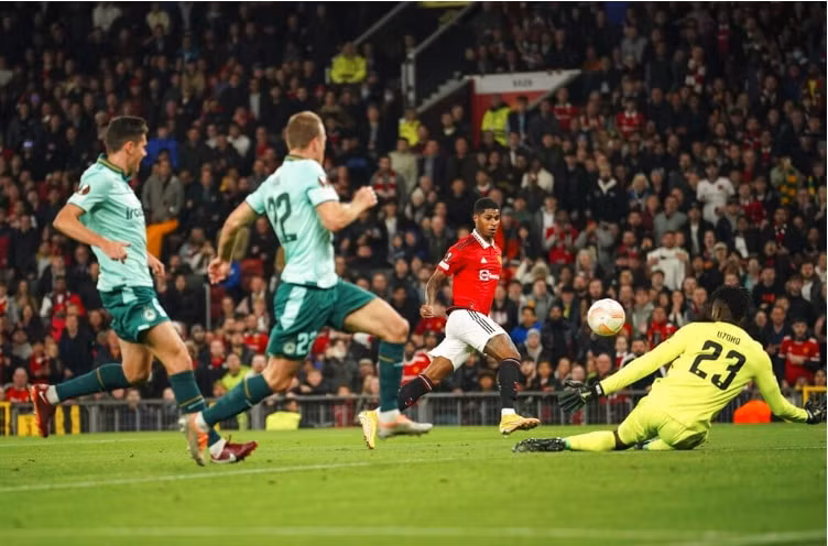 mctominay ghi ban duy nhat giup mu vuot qua omonia hinh 2