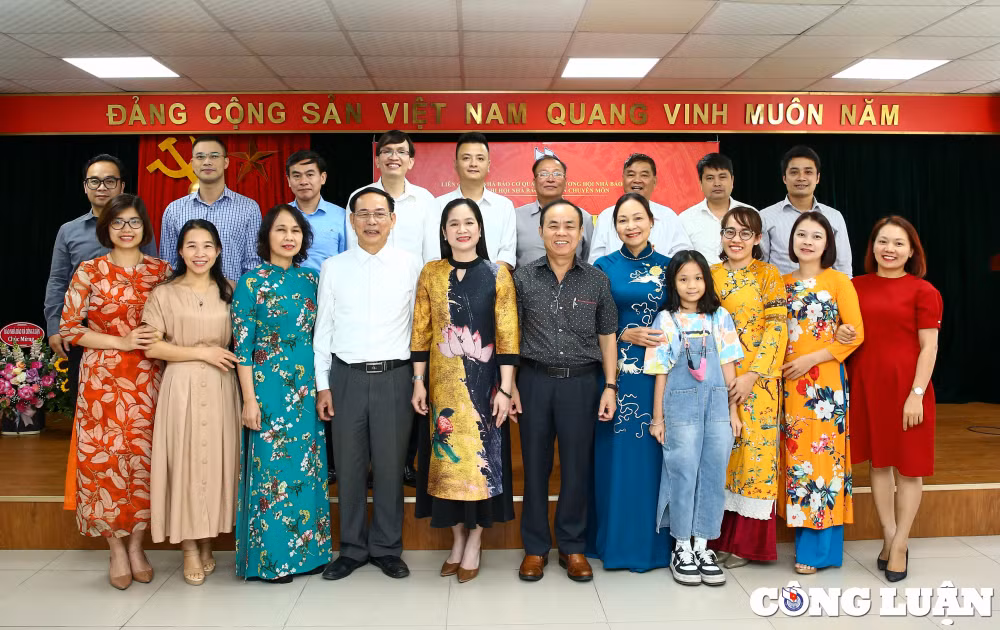 no luc phan dau tiep tuc doi moi nang cao ky cuong nang luc hoan thanh tot nhiem vu hinh 10