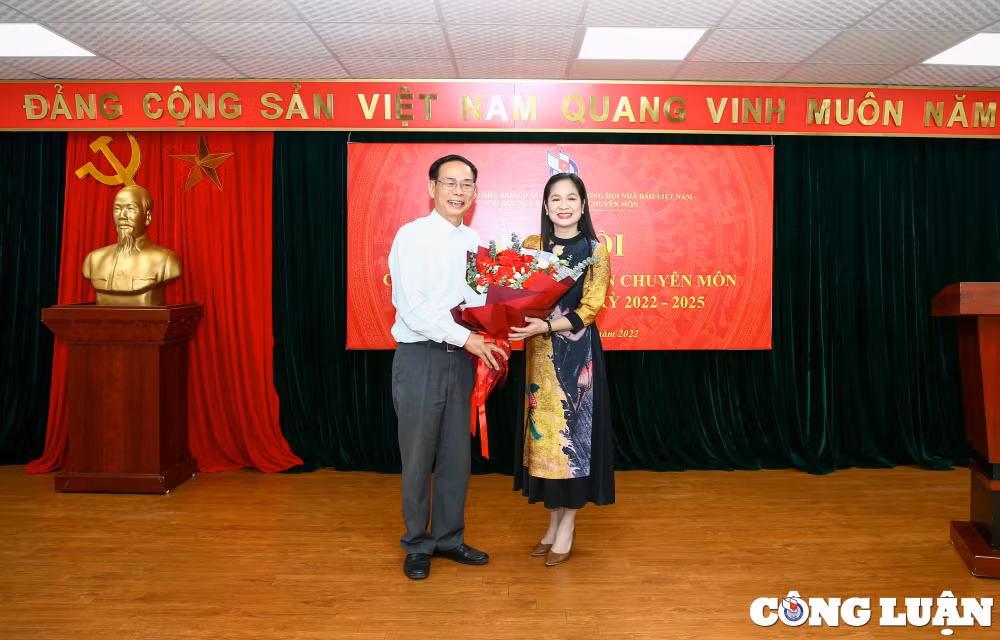 no luc phan dau tiep tuc doi moi nang cao ky cuong nang luc hoan thanh tot nhiem vu hinh 5