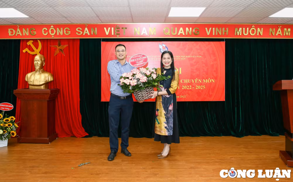 no luc phan dau tiep tuc doi moi nang cao ky cuong nang luc hoan thanh tot nhiem vu hinh 9