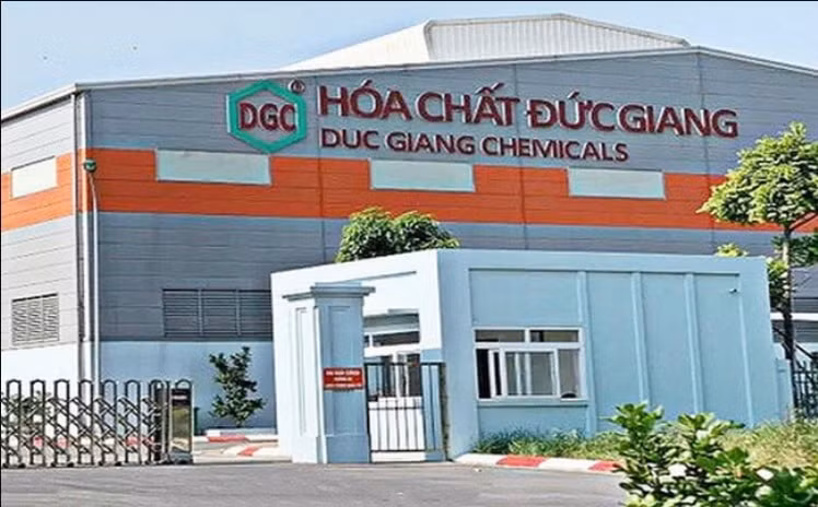 hoa chat duc giang dgc gia co phieu giam gan 40 quy dragon capital lien ban ra 700000 co phieu hinh 1