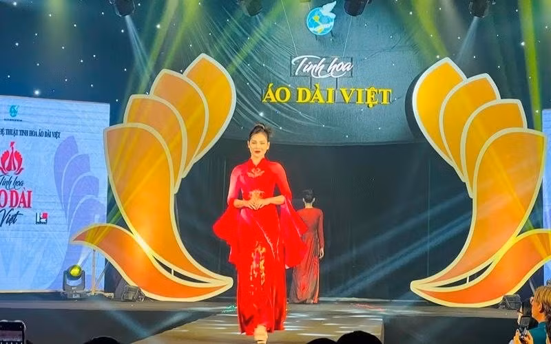 tinh hoa ao dai viet lan toa gia tri van hoa viet nam hinh 1