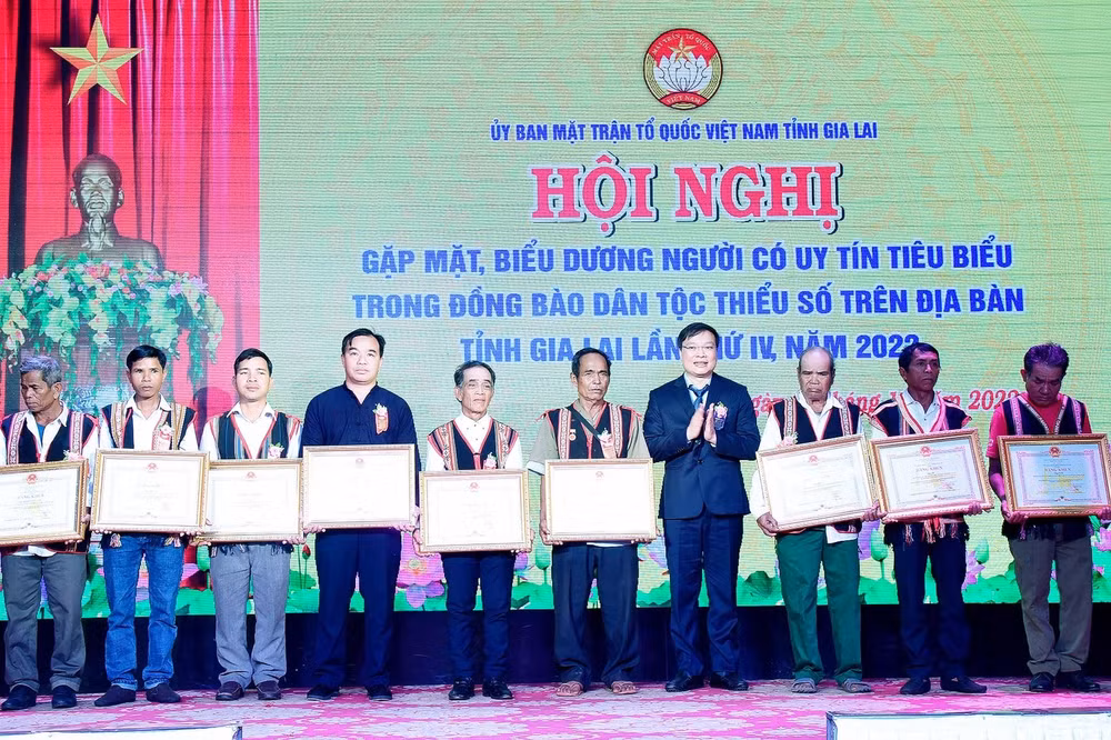 gia lai gap mat bieu duong 350 nguoi uy tin tieu bieu trong dong bao dan toc thieu so hinh 3