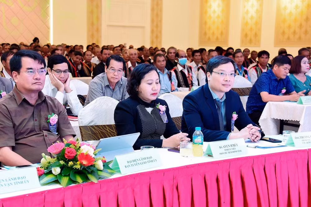 gia lai gap mat bieu duong 350 nguoi uy tin tieu bieu trong dong bao dan toc thieu so hinh 1
