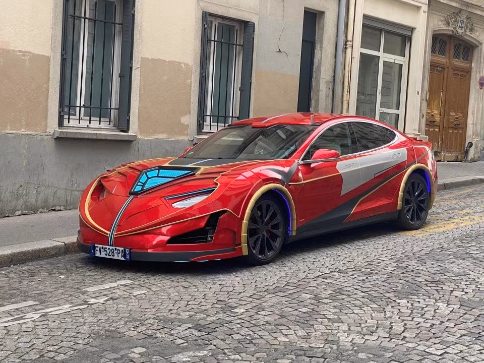 xe dien tesla co ngoai that giong bo giap cua iron man hinh 1