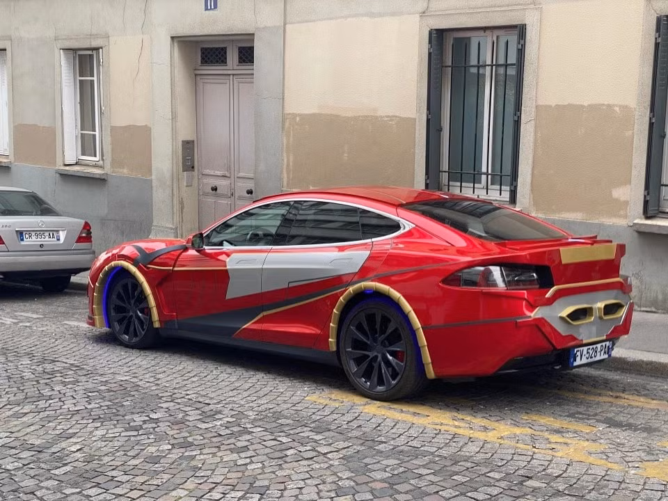 xe dien tesla co ngoai that giong bo giap cua iron man hinh 2