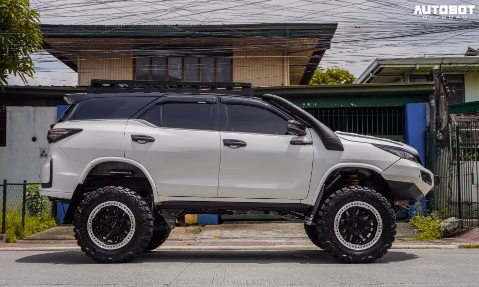toyota fortuner gr sport 2022 voi ban do ham ho hinh 2